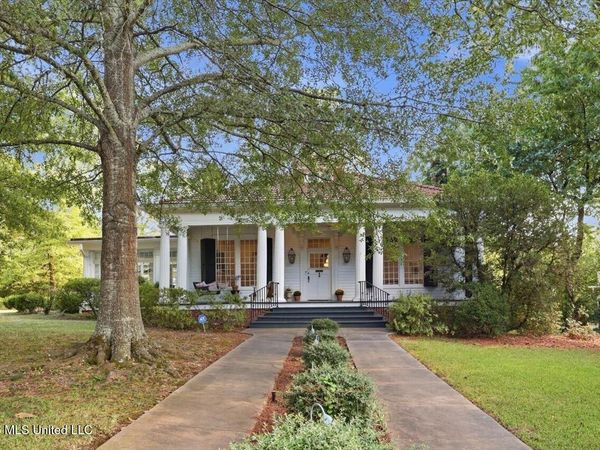 1025 Pinehurst Street, Jackson, MS 39202