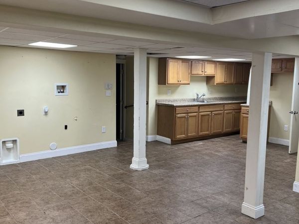 16 Hazen Ave, Unit B, Haverhill, MA 01830