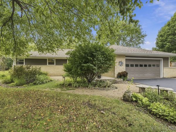 24 W Stonegate Drive , Prospect Heights, IL 60070
