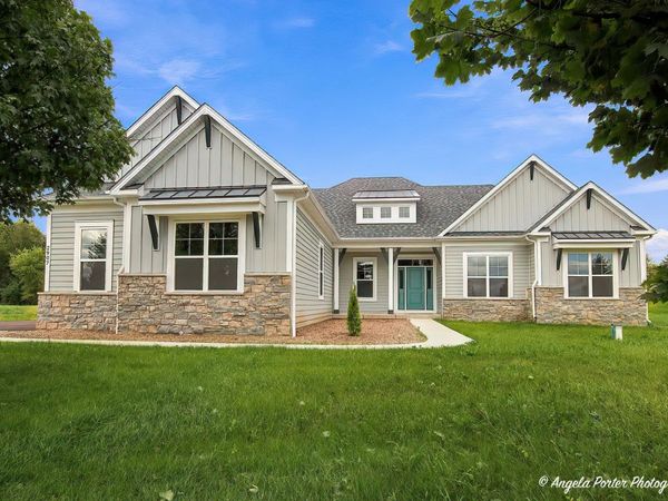 2907 Pioneer Oaks Drive, Ringwood, IL 60072