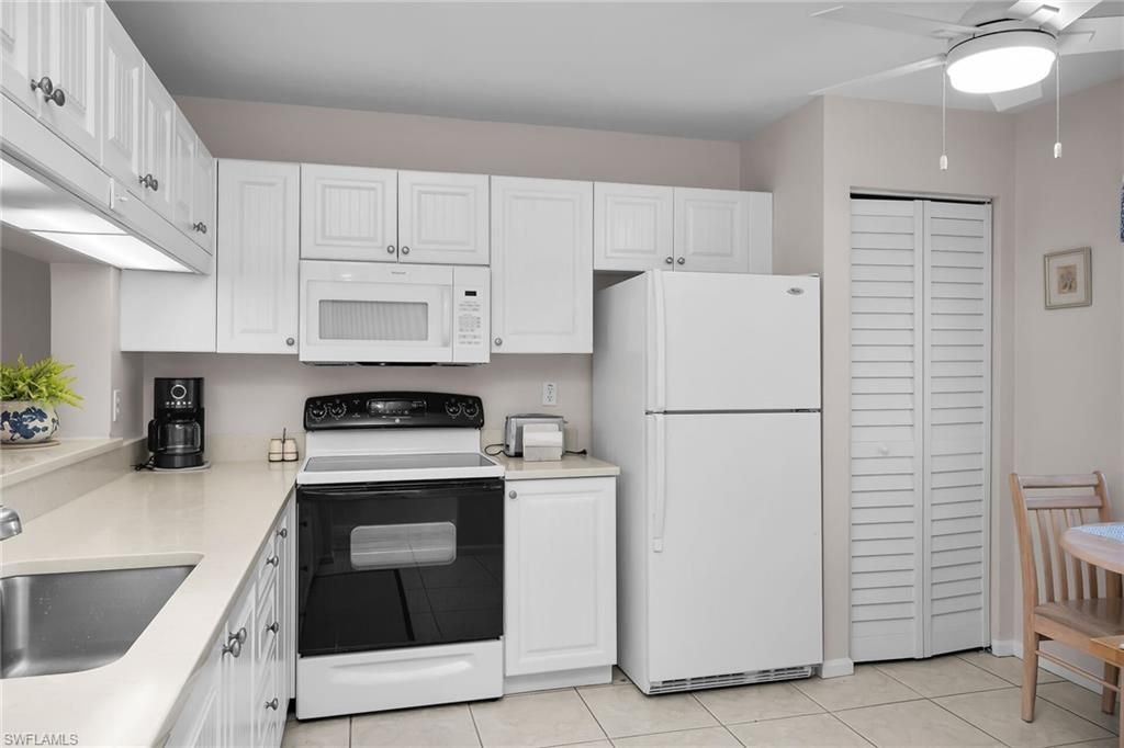 3675 Amberly Cir, Unit C207, Naples, FL 34112 Photo