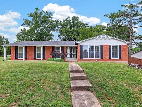 11695 Chandellay Drive, St Louis, MO 63146