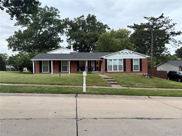 11695 Chandellay Drive, St Louis, MO 63146