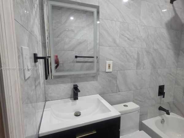 9624 NW 24 , Miami, FL 33147