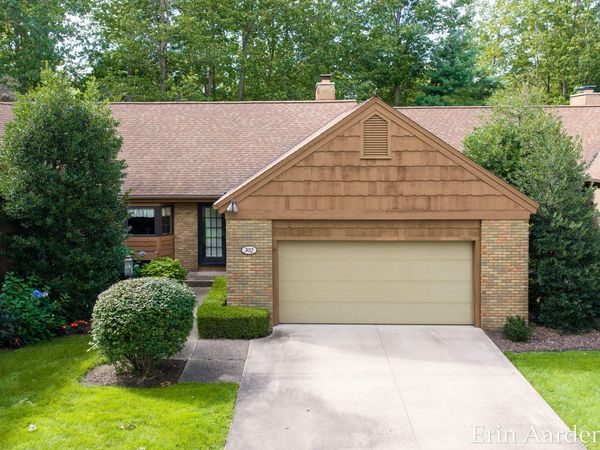 302 Foxcroft Circle, Holland, MI 49423
