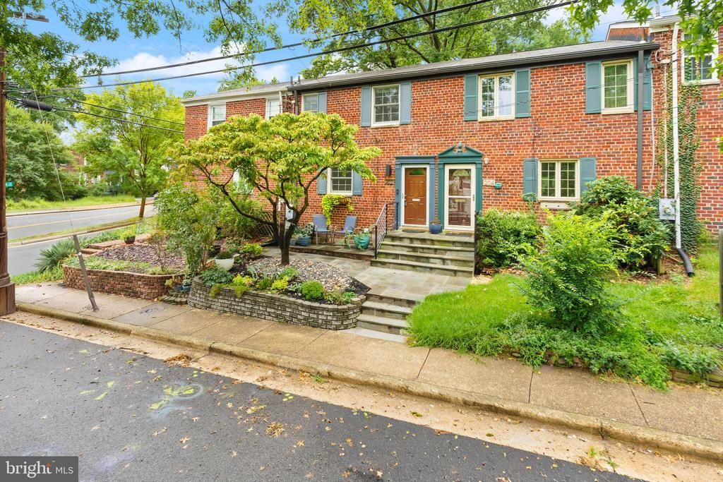 202 Gentry Avenue, Alexandria, VA 22305 Main Photo