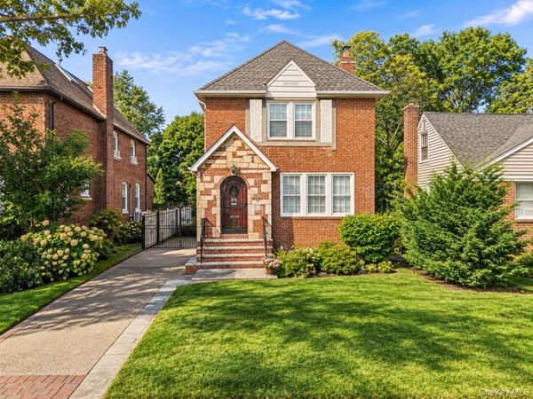 115 Canterbury Gate, Lynbrook, NY 11563