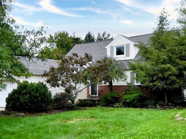 4949 Emmet Road, Lyndhurst, OH 44124