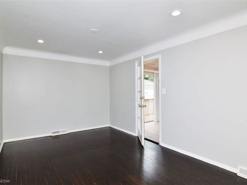 4949 Emmet Road, Lyndhurst, OH 44124 Photo 4