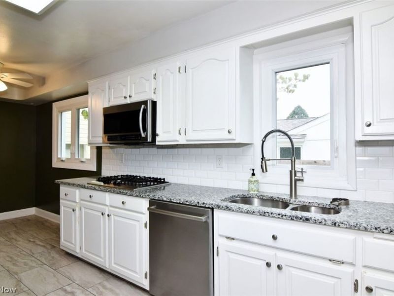 4949 Emmet Road, Lyndhurst, OH 44124 Photo 5