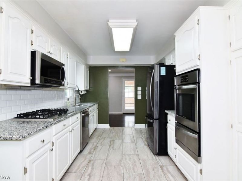 4949 Emmet Road, Lyndhurst, OH 44124 Photo 8