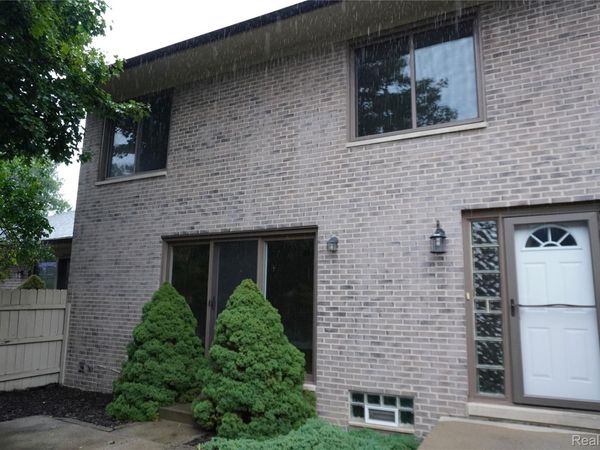 42345 E Leo Street , Unit 242, Clinton Township, Mi 48038