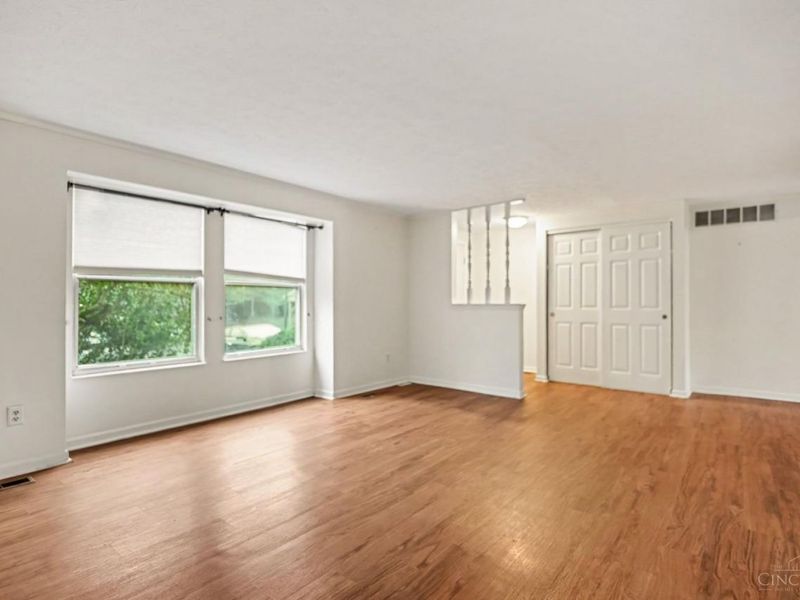 1024 Stratford Court, Loveland, OH 45140 Photo 2