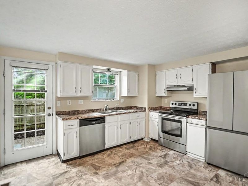 1024 Stratford Court, Loveland, OH 45140 Photo 8