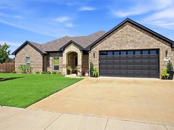 732 Coblestone Circle , Mabank, TX 75147