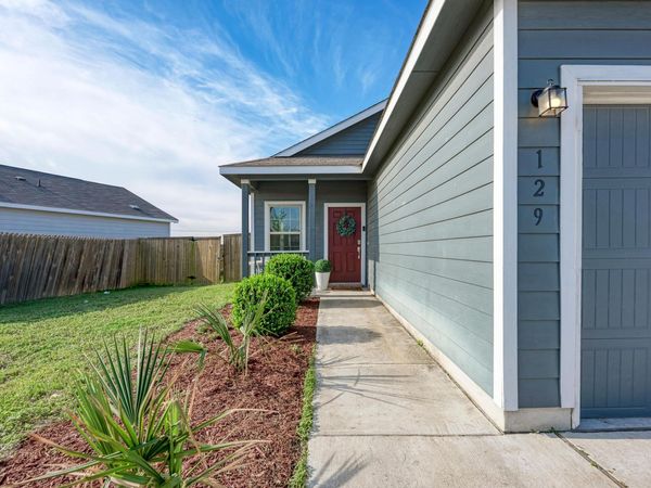 129 Vulcan DR, Jarrell, TX 76537