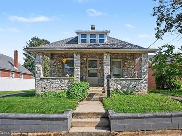 933 N PITT STREET, CARLISLE, PA 17013