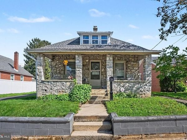 933 N PITT STREET, CARLISLE, PA 17013