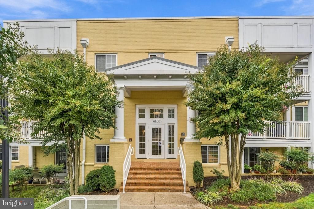 4165 S Four Mile Run Drive, Unit 401, Arlington, VA 22204 Main Photo