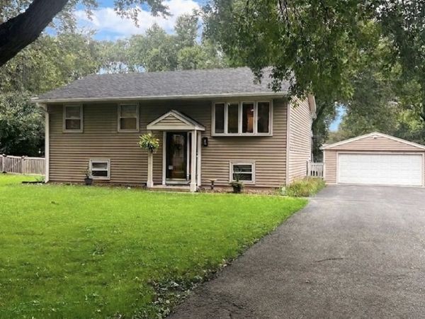 15670 W Sprucewood Lane , Libertyville, IL 60048