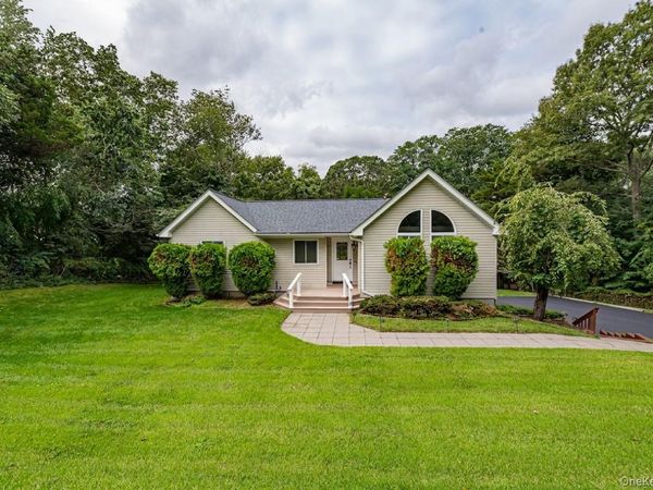68 Chestnut Street, Mount Sinai, NY 11766