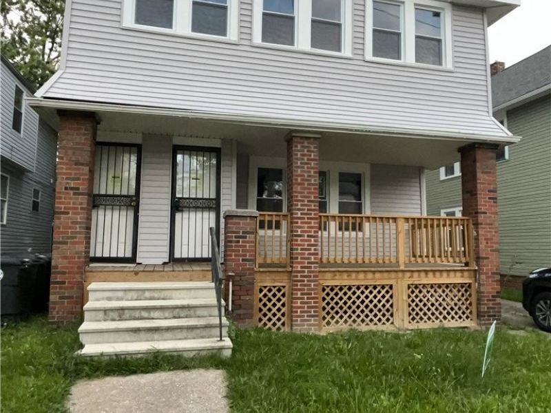 3658 E 143rd Street, Unit Upper, Cleveland, OH 44120 Photo 2