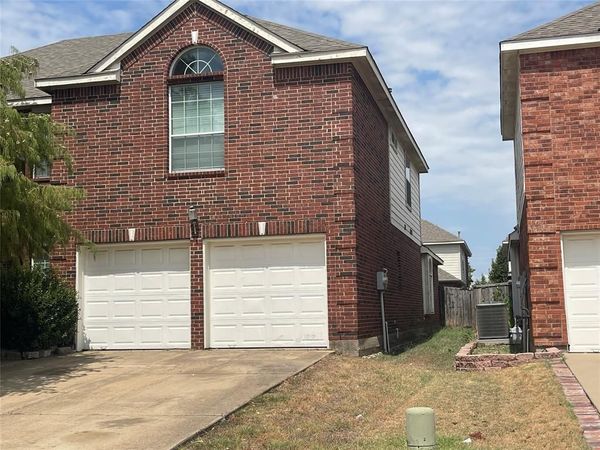 2740 Eastland Drive, Grand Prairie, TX 75052