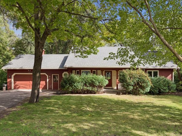 2815 Saddlebrooke Circle E, Minnetonka, MN 55305
