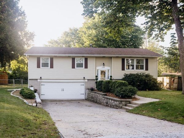 210 Lawndale Place , Michigan City, IN 46360