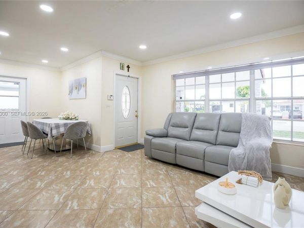 188 E 59th St, Hialeah, FL 33013