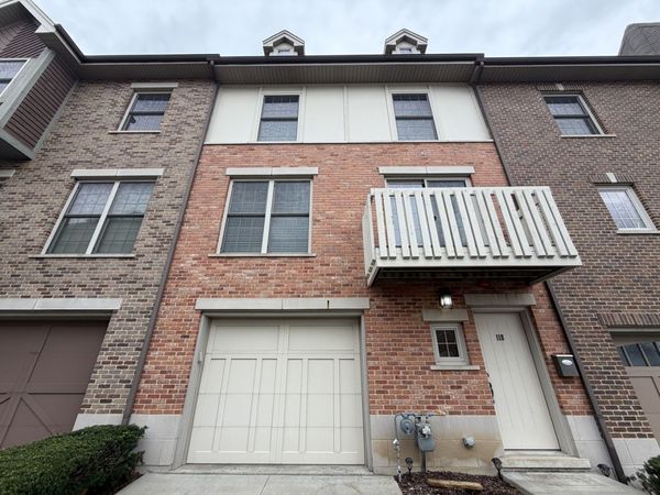 118 N Prospect Street , Roselle, IL 60172