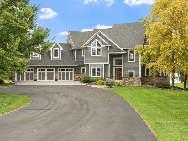 596 Hahn Drive , Shakopee, MN 55379