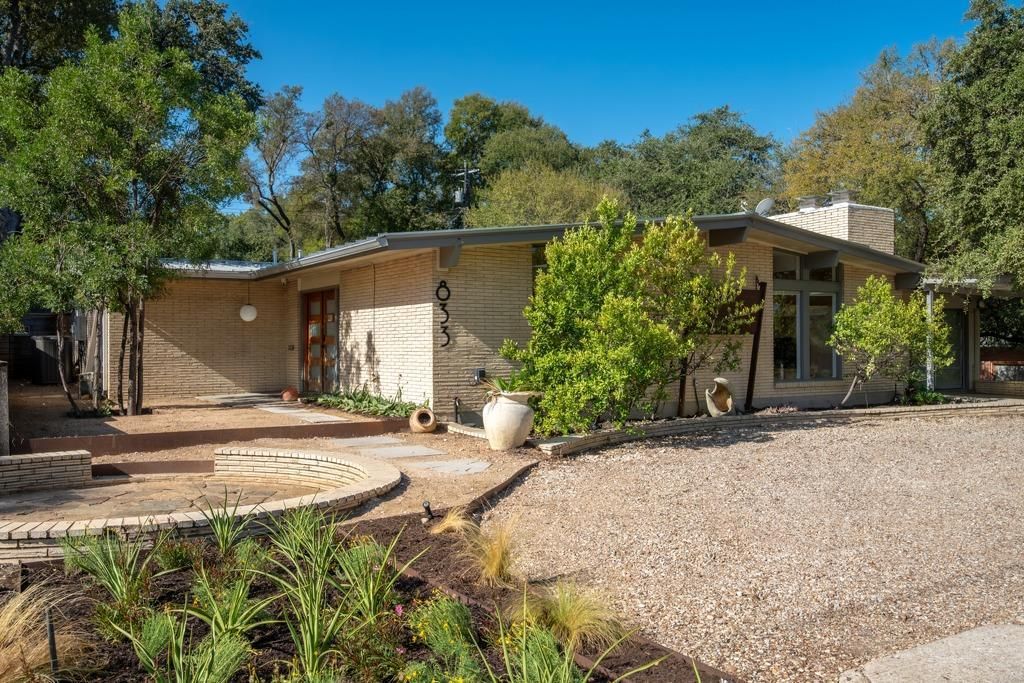 833 E 38th St, Austin, TX 78705 Main Photo