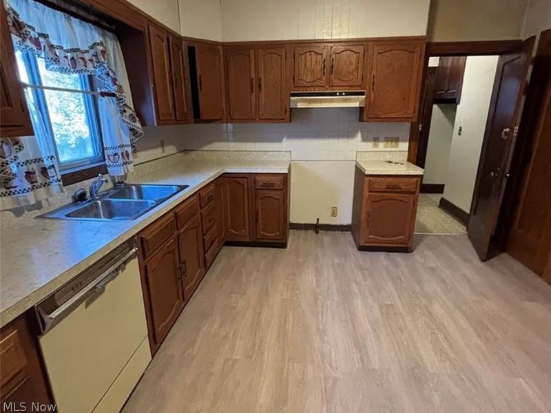 12722 Holborn Avenue, Cleveland, OH 44105 Photo 4