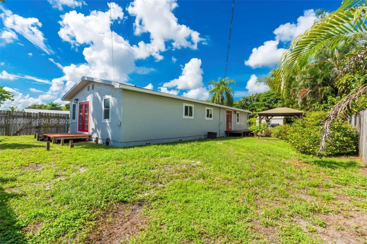 9239 Honeywell Rd, Lake Worth, FL 33467 Photo