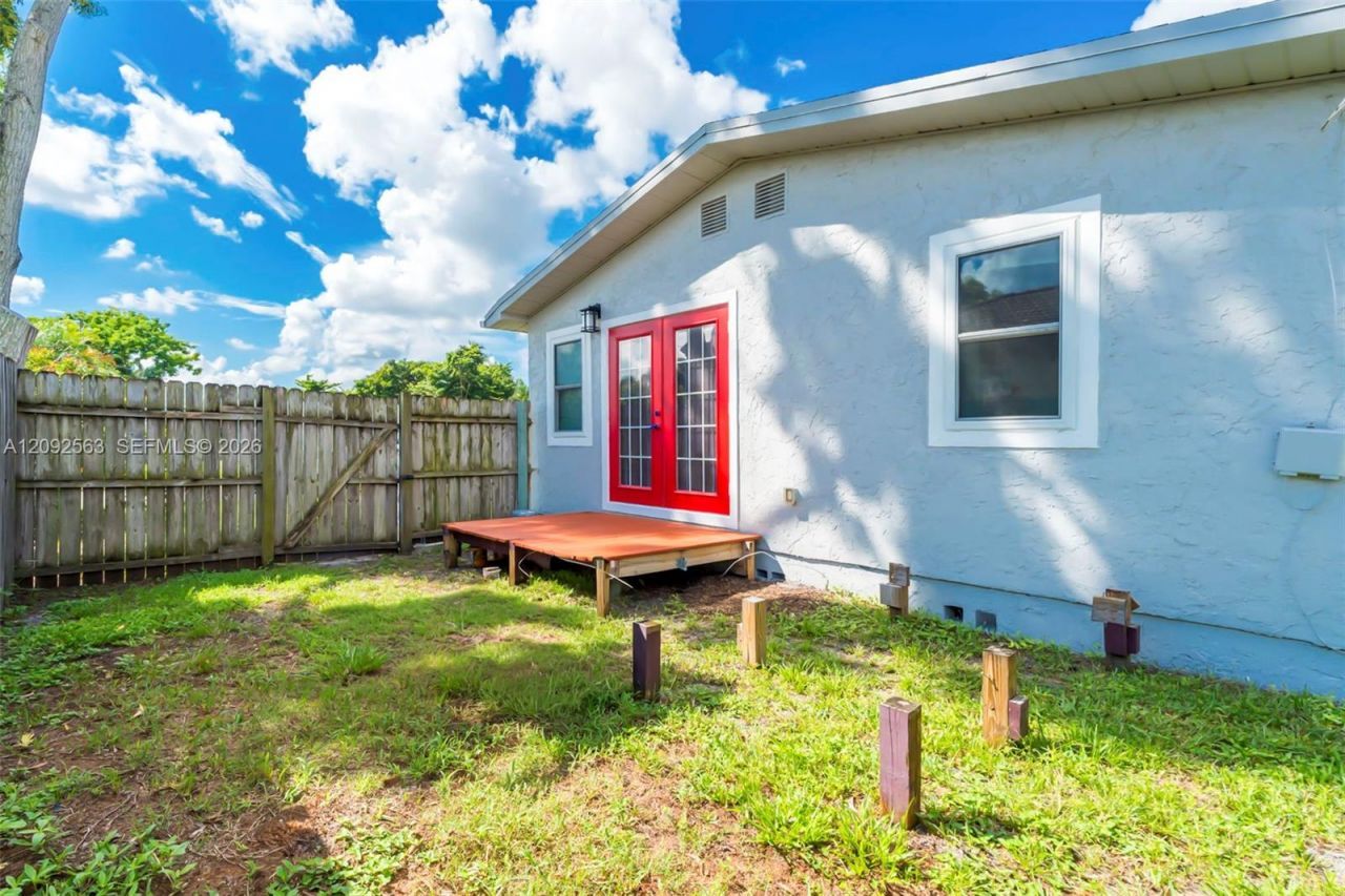 9239 Honeywell Rd, Lake Worth, FL 33467 Photo