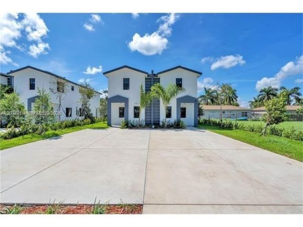 1231-1233 NW 9 Avenue , Florida City, FL 33034