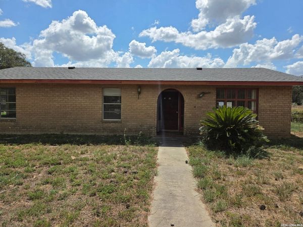 10 KAREN LN, Poteet, TX 78065