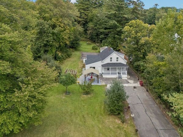 31 Parham Rd, Tyngsborough, MA 01879