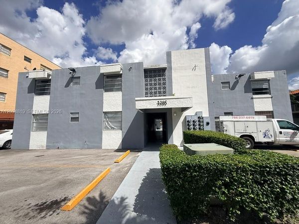 1285 W 26th Pl , Unit 205, Hialeah, FL 33010