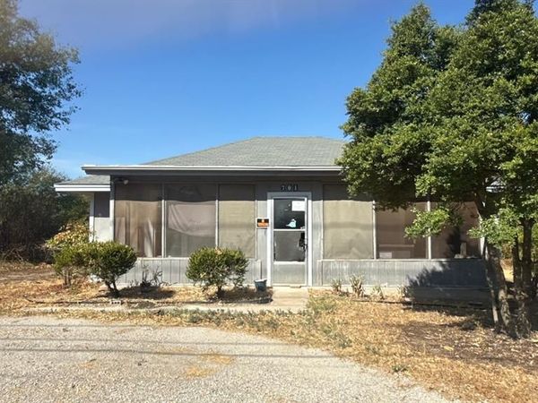 701 N Newark Street , Decatur, TX 76234