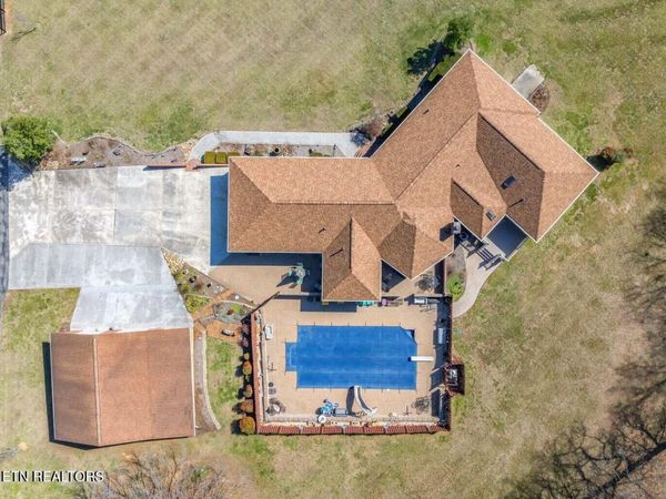 417 Raccoon Valley Rd, Powell, TN 37849