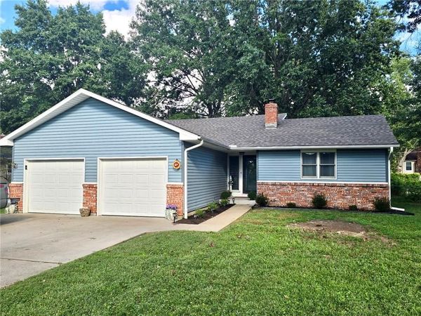 207 S Broadmoor Street, Louisburg, KS 66053