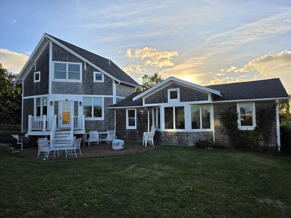7 Arnold Ave, Plymouth, MA 02360
