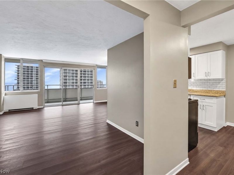 12900 Lake Avenue, Unit 1506, Lakewood, OH 44107 Photo 2