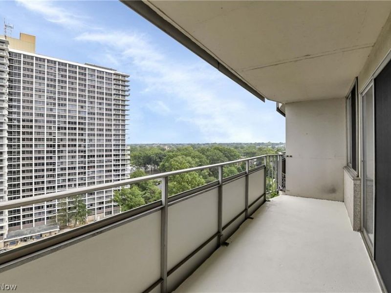 12900 Lake Avenue, Unit 1506, Lakewood, OH 44107 Photo 7