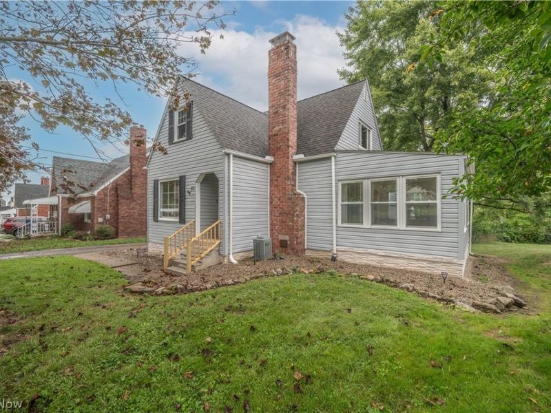 47 S Beverly Avenue, Austintown, OH 44515 Photo 3