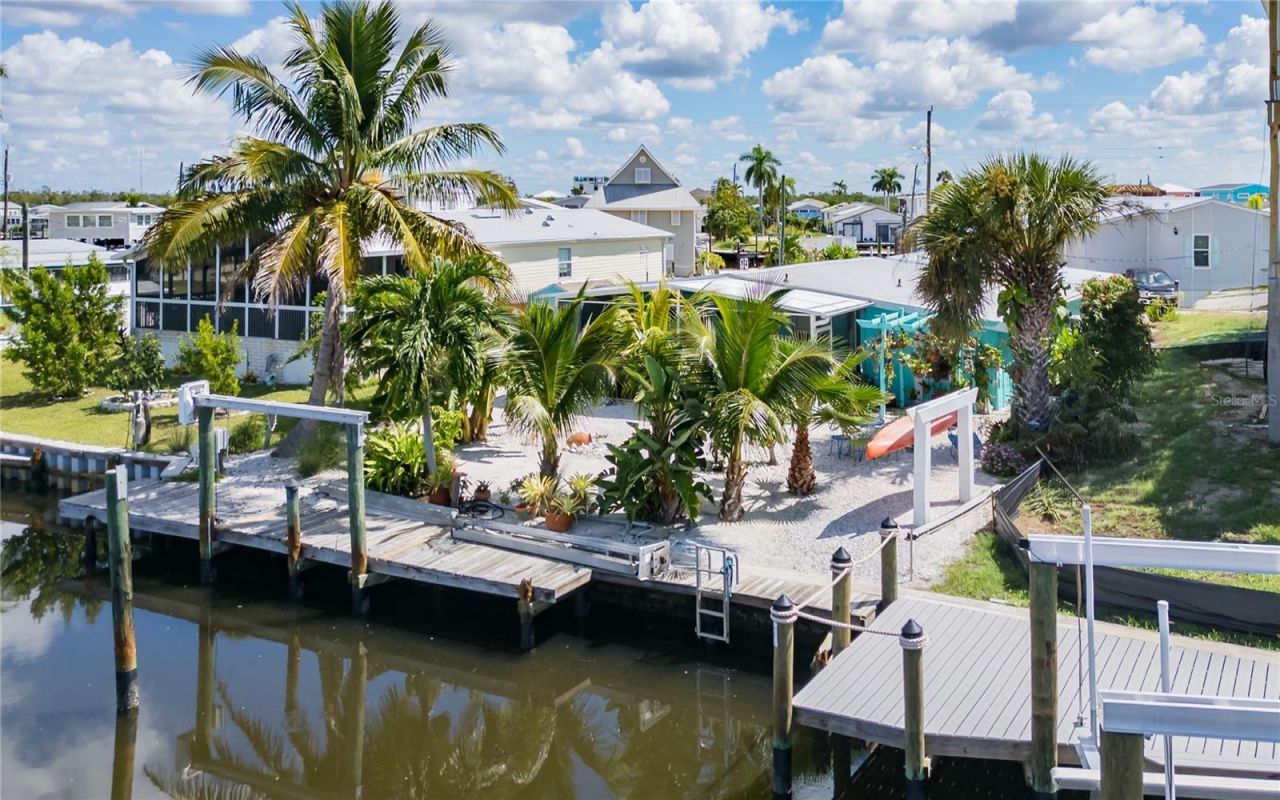 847 Oak Street , Fort Myers Beach, FL 33931 Photo