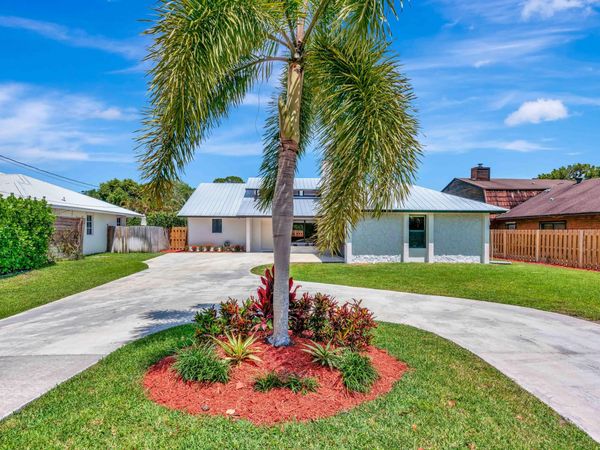 18975 SE County Line Road, Tequesta, FL 33469