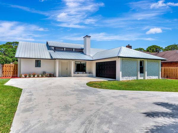 18975 SE County Line Road, Tequesta, FL 33469